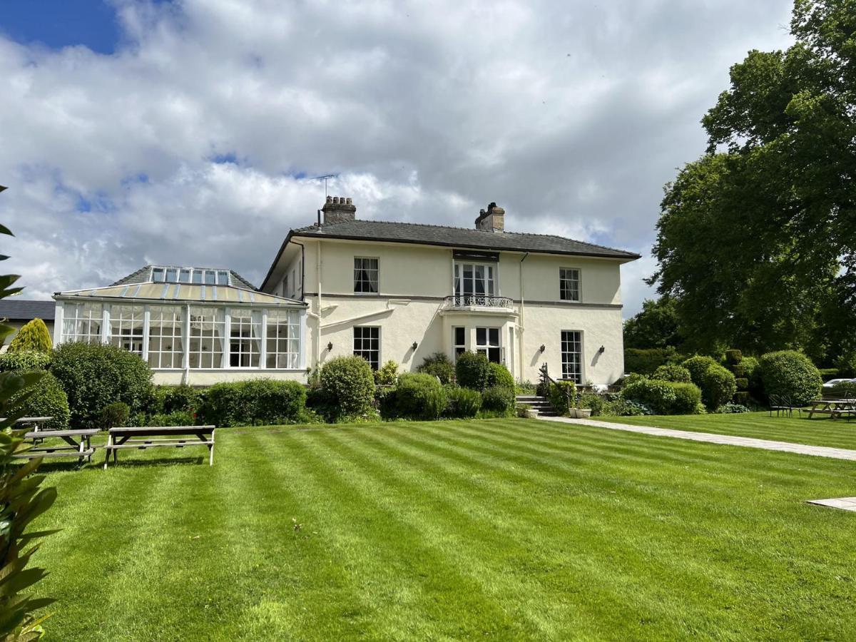 Highfield Hall Mold Eksteriør billede